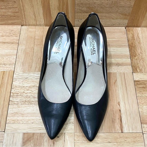MICHAEL Michael Kors AO13E Black Leather Pointy Toe Classic Pumps Size 8.5M - Picture 3 of 16